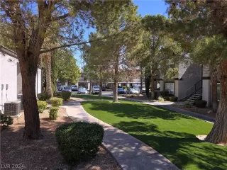 Photo #4: 2598586 Listing