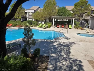 Photo #6: 2598586 Listing