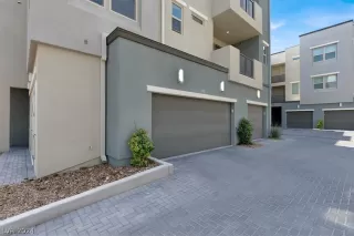 Photo #5: 2598659 Listing