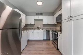 Photo #5: 2598660 Listing 