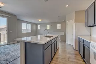 Photo #4: 2598730 Listing 