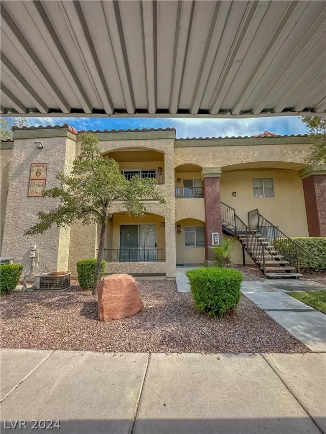 MLS: 2598751 Condo For Sale