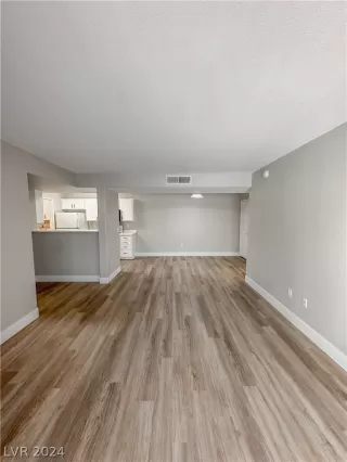 Photo #2: 2598751 Listing 