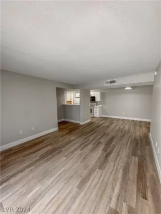 Photo #5: 2598751 Listing 