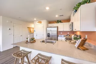 Photo #5: 2598779 Listing