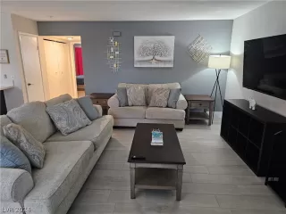 Photo #5: 2598785 Listing 