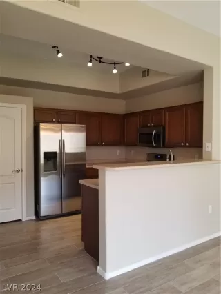 Photo #2: 2598815 Listing 