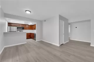 Photo #3: 2598827 Listing