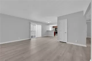 Photo #4: 2598827 Listing