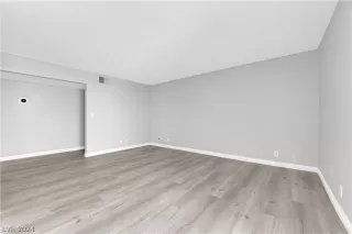 Photo #6: 2598827 Listing