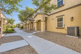 Photo #2: 2598828 Listing 