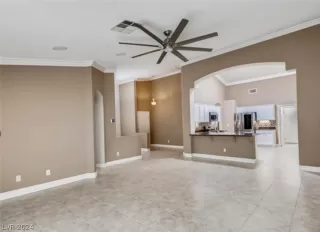 Photo #5: 2598861 Listing 