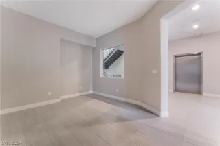 Photo #5: 2598867 Listing