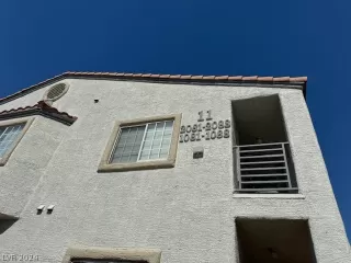 Photo #2: 2598895 Listing