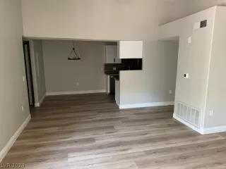 Photo #5: 2598895 Listing