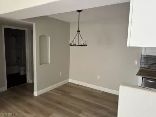 Photo #6: 2598895 Listing