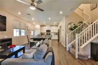 Photo #2: 2598897 Listing