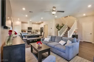 Photo #3: 2598897 Listing