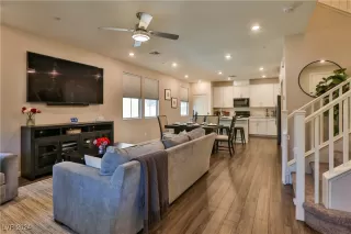 Photo #4: 2598897 Listing