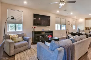 Photo #5: 2598897 Listing