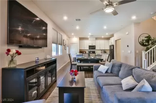 Photo #6: 2598897 Listing