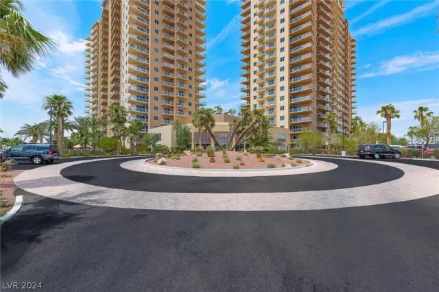 MLS: 2598920 Condo For Sale