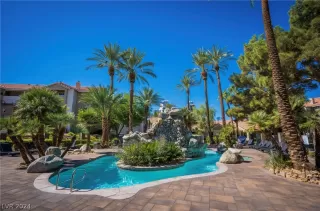 Photo #2: 2598946 Listing 