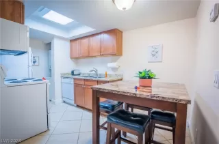 Photo #5: 2598946 Listing 