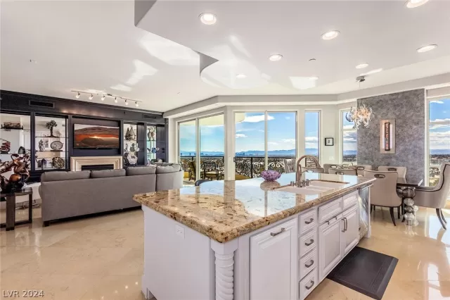 MLS: 2598973 Condo For Sale