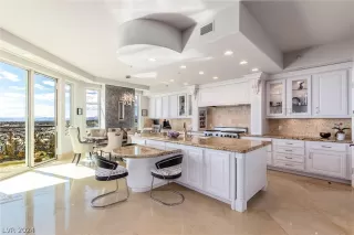 Photo #6: 2598973 Listing