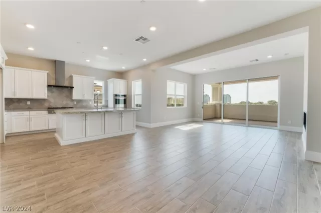 MLS: 2598977 Condo For Sale