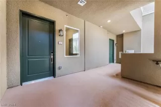 Photo #2: 2598977 Listing