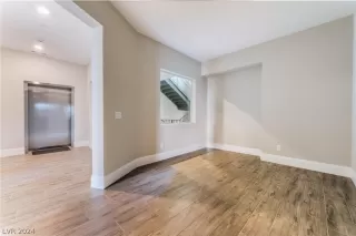 Photo #3: 2598977 Listing