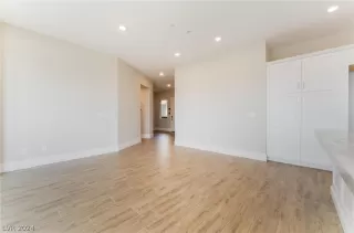 Photo #4: 2598977 Listing