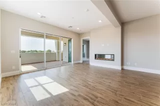 Photo #5: 2598977 Listing