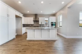 Photo #6: 2598977 Listing