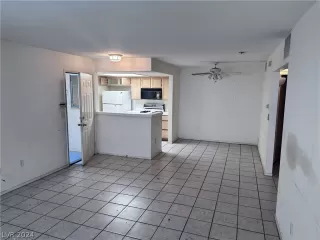 Photo #6: 2598979 Listing