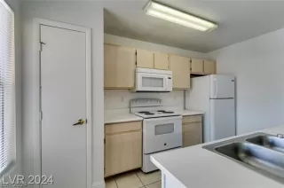 Photo #4: 2599043 Listing 