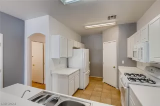 Photo #4: 2599130 Listing 