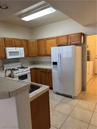 Photo #4: 2599161 Listing 