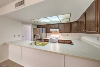 Photo #4: 2599255 Listing