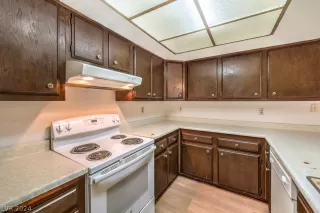 Photo #6: 2599255 Listing