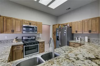 Photo #4: 2599317 Listing