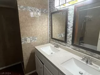 Photo #6: 2599432 Listing