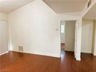 Photo #2: 2599473 Listing 