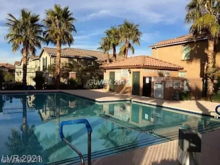 Photo #5: 2599518 Listing