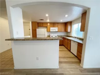 Photo #4: 2599613 Listing 