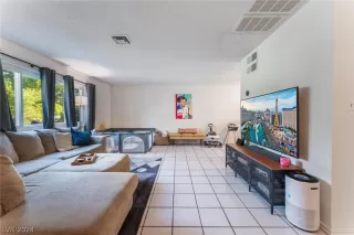 Photo #4: 2599632 Listing