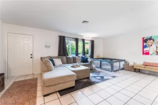 Photo #5: 2599632 Listing