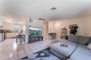 Photo #6: 2599632 Listing